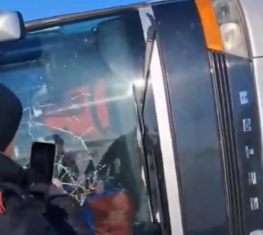 Абай облысында автобус аударылды: 50 адам зардап шекті