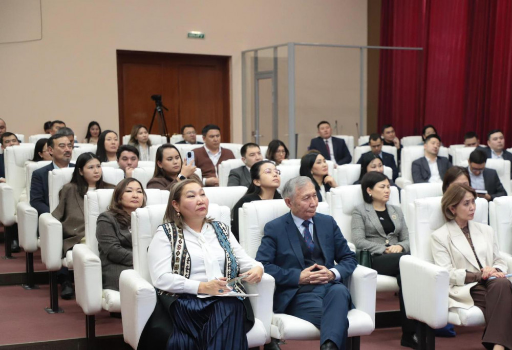 Мемлекеттік басқару академиясында Жаңа Конституцияның жобасы талқыланды