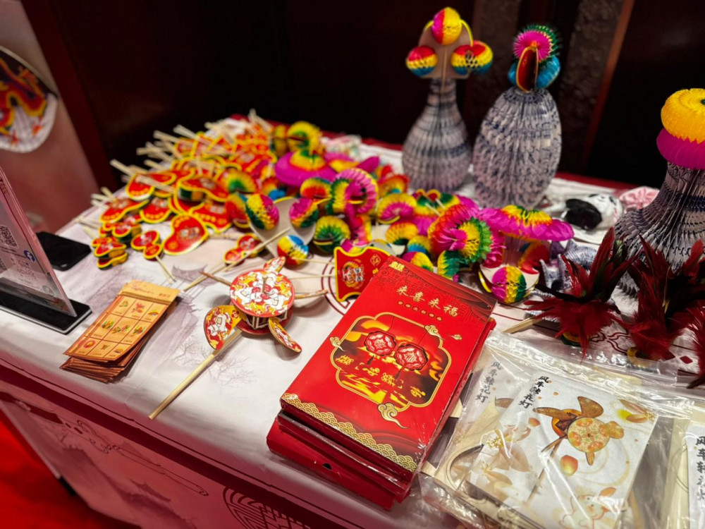 Ет, түйе сүті мен ұшатын театр: Қазақстан көрші елдің елшісін несімен таңқалдырды?