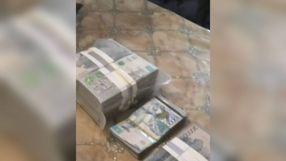 Курьерге чемодан толы ақша беріп жіберген: Алматы тұрғынының 20 миллионы қайтарылды