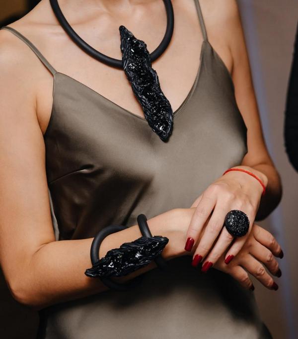 Көмірден жасалған эксклюзив әшекейлер: Қарағанды бренді әлемді таңғалдырды