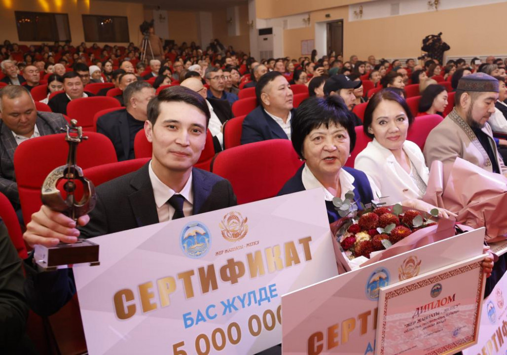 Жетісудағы мәдениет мекемелеріне автокөліктердің кілті табысталды