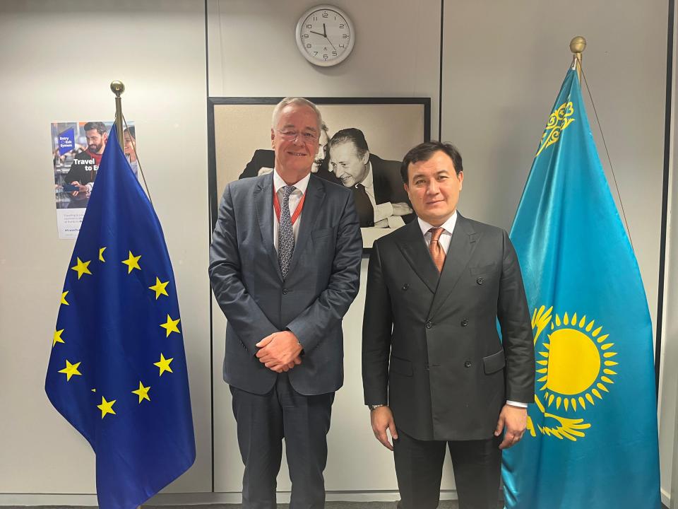 Қазақстан мен Еуропалық одақ визаны жеңілдетуге қатысты ресми келіссөздерді бастады