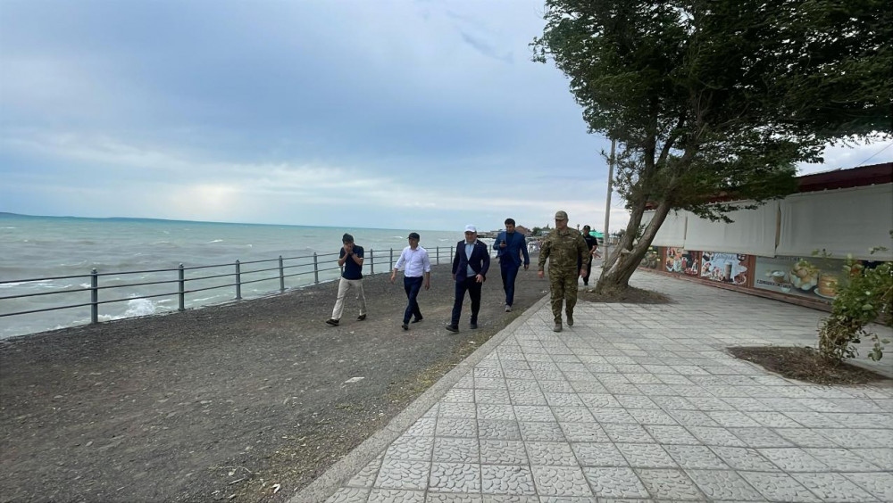 Президенттің сынынан кейін Алакөл жағасында шұғыл жиын өтті