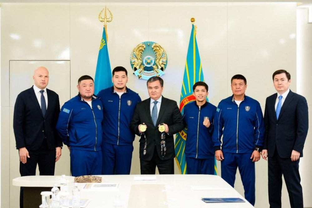 Ұлыбританиядан алтынмен оралған боксшыларға Астана әкімі 30 млн теңге сыйақы берді