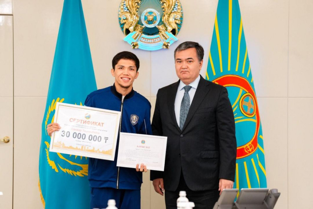 Ұлыбританиядан алтынмен оралған боксшыларға Астана әкімі 30 млн теңге сыйақы берді