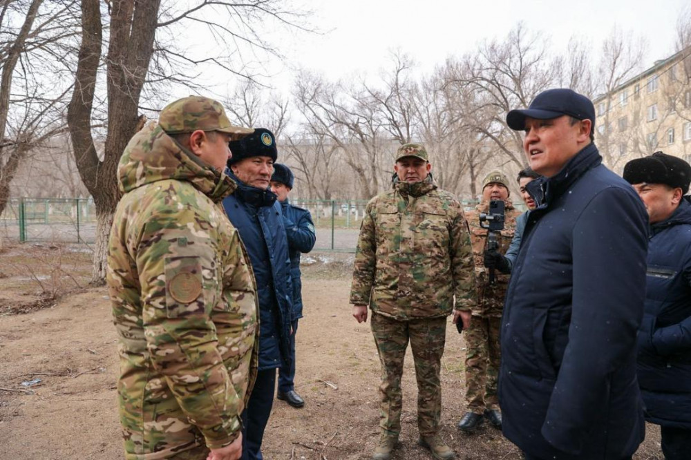 Жаңатаста төтенше жағдай жарияланды: Күшті жел үйлер мен электр желілерін зақымдады
