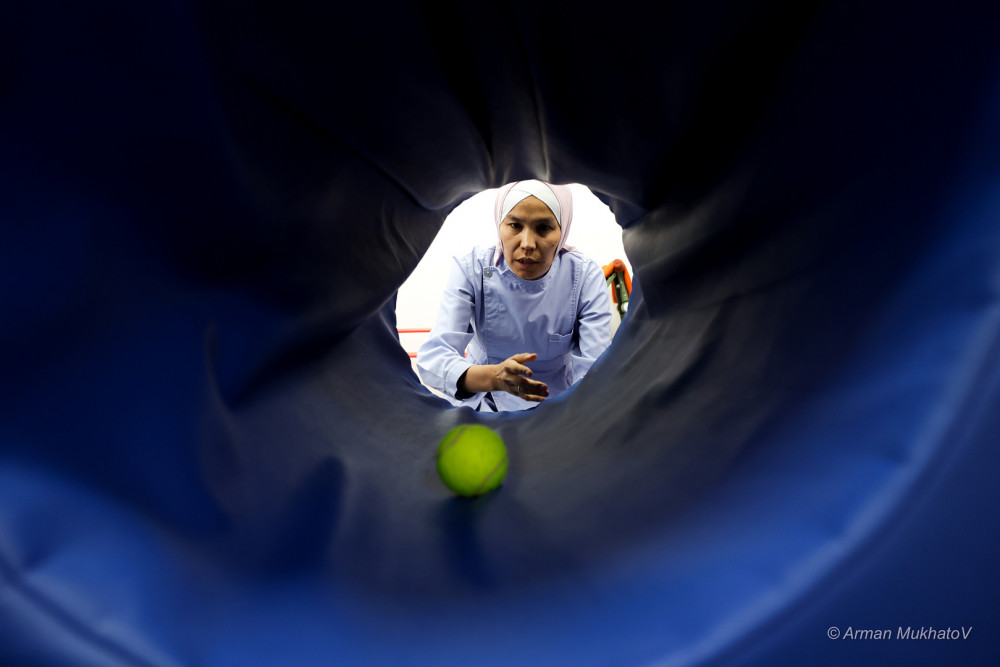 “Ешкім балам мүгедек болсын демейді”: Ерекше егіз баланы тәрбиелеп отырған қайсар ана