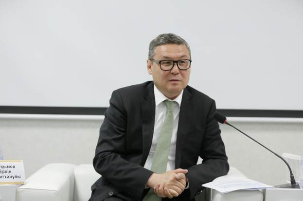 ҚСЗИ-да "Президент Тоқаевтың дипломатиясы" монографиясының тұсаукесері өтті