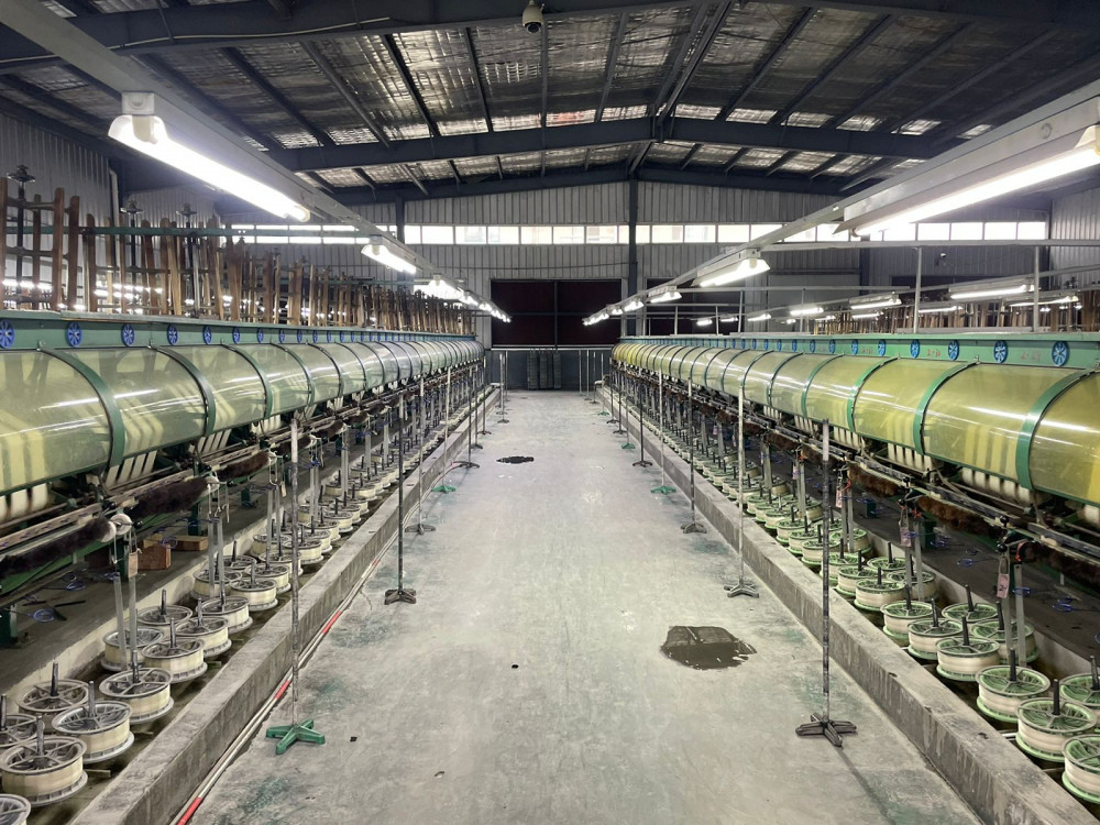 Әйелмен күштеп жыныстық қатынасқа түскен видео Порно тамаша аударма