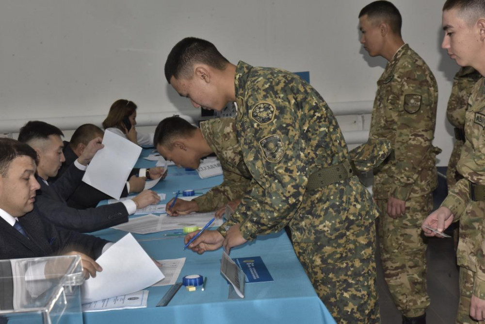 Ұландықтар дауыс беруді алғашқылардың бірі болып аяқтады