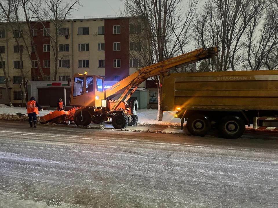 Астанада көшелерді тазалауға 1300-ден астам арнайы техника шықты