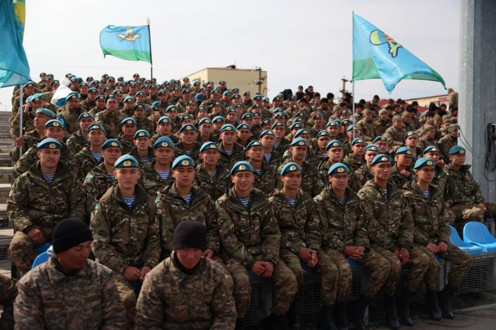 Жеңіс парады: Жауынгерлердің отбасылары далалық лагерьде болды