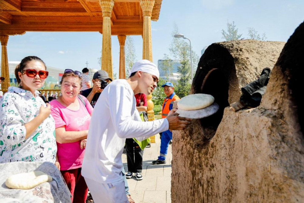 Тәжікстанның мәдени күндері: Астанада көрме-жәрмеңке аяқталды