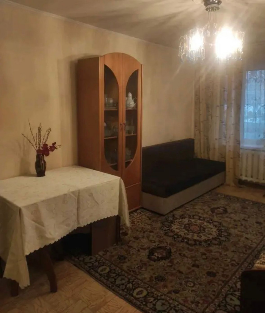 Қыздардың юбкасының астындағы жалаңаш бөкселердің фотосуреттері