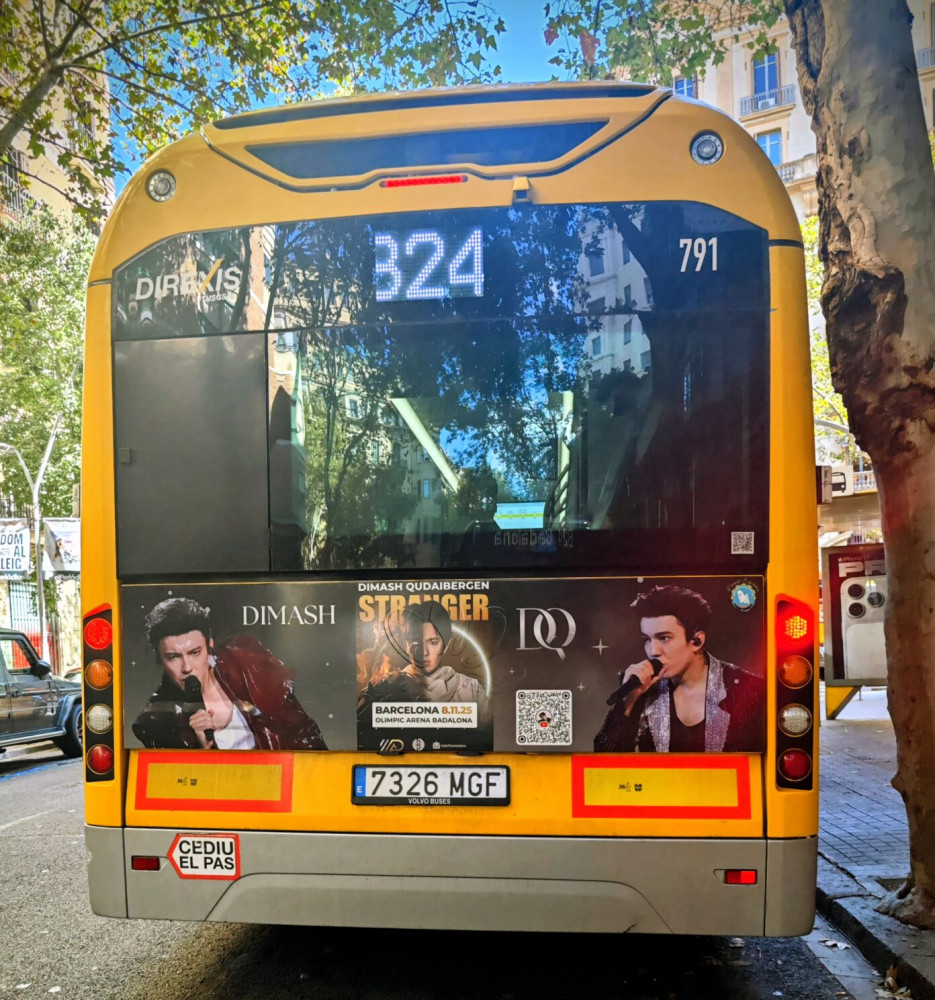 Смотреть порно онлайн: Әпкесі інісін жұлқылайды