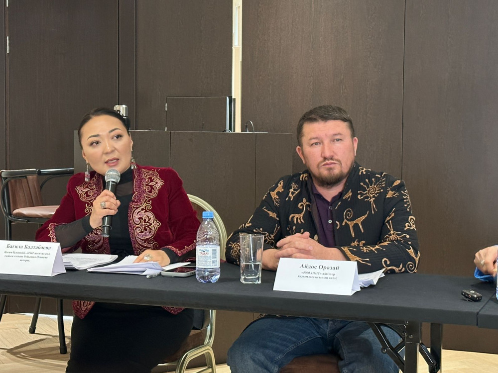 “ЛГБТ насихатына жол жоқ”: Алматыда белсенділер мәжілісте көтерілген заңға қолдау білдірді