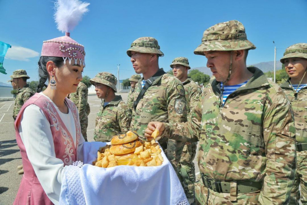 Қазақстанның әскери қызметшілері ҰҚШҰ оқу-жаттығуларына қатысу үшін Қырғызстанға барды