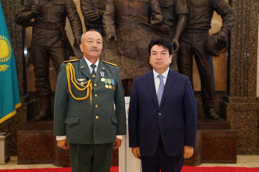 Министр әскери және технологиялық дайындық пәні мұғалімдерін марапаттады