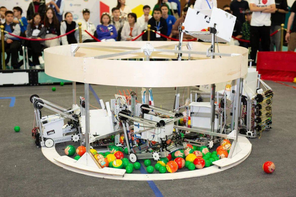 Оқушыларымыз Сингапурдағы әлем чемпионатында өз роботтарын таныстырады