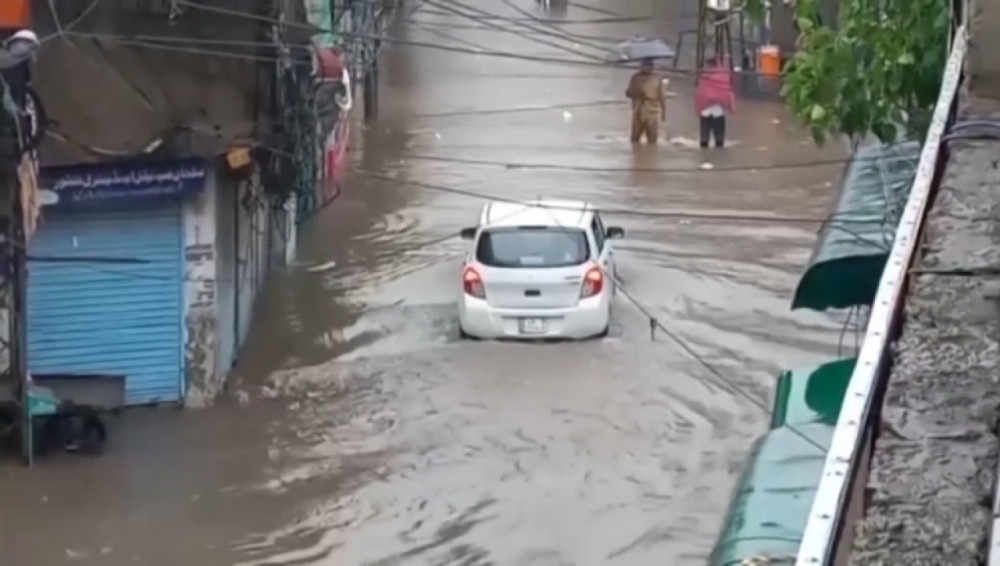 Әлемде: Ирактағы өрт, Сириядағы шегініс, Трамп салығы мен Пәкістандағы табиғи апат