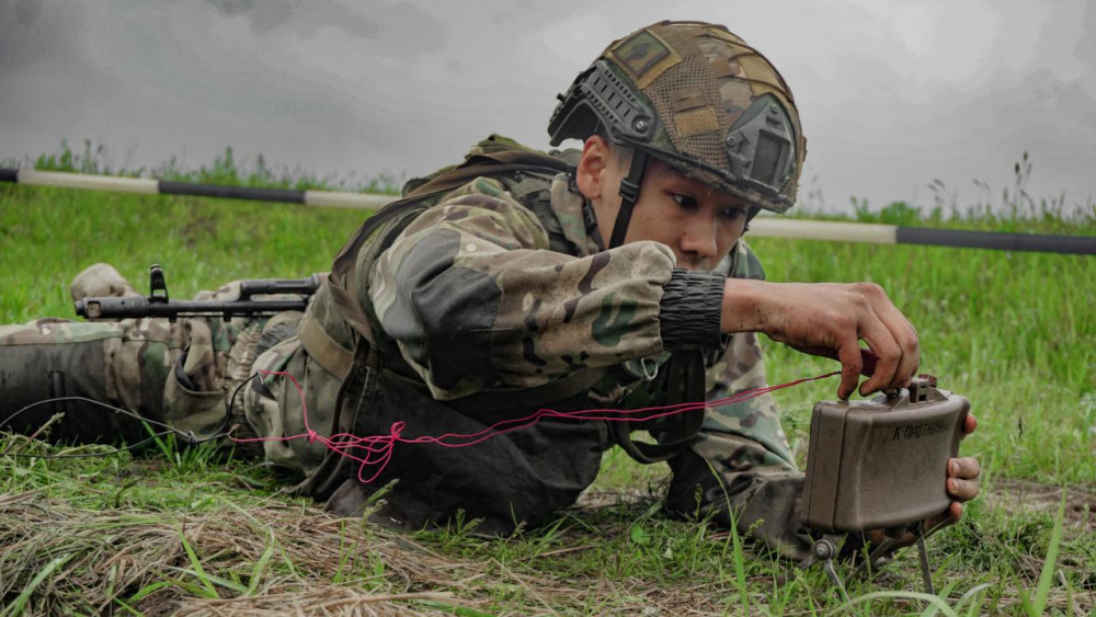 Әскери қызметшілер Беларусьте "Ерлік пен шеберлік" белгісімен марапатталды