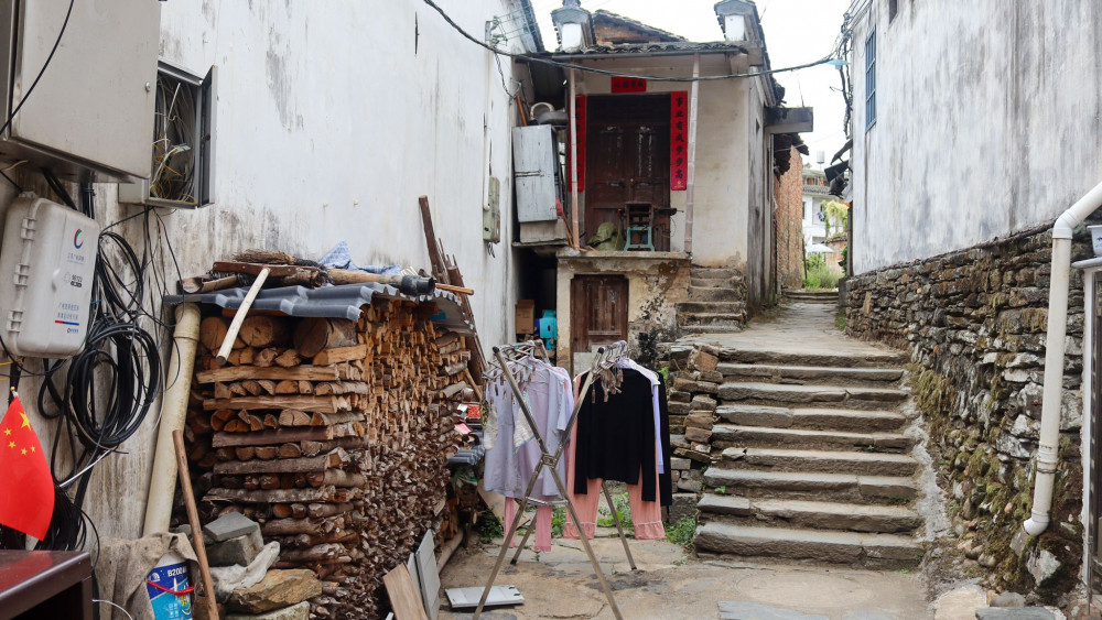 Кішкентай сәбидің эротикалық фотосуреттері