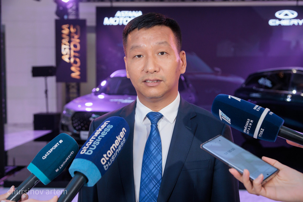 Asian Awards сыйлығы кімге бұйырды?