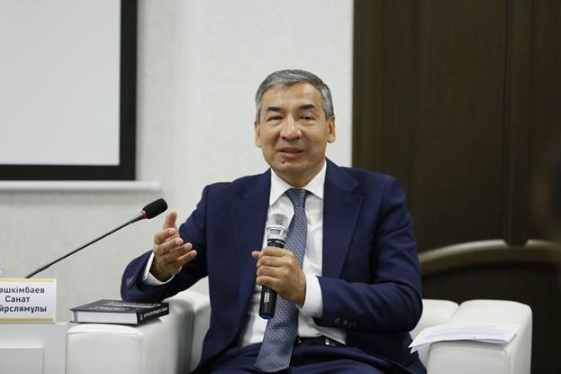 ҚСЗИ-да "Президент Тоқаевтың дипломатиясы" монографиясының тұсаукесері өтті