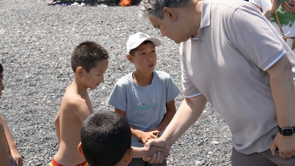 Ермек Көшербаев Алакөл көлінің жағалауындағы демалыс аймақтарын тексерді