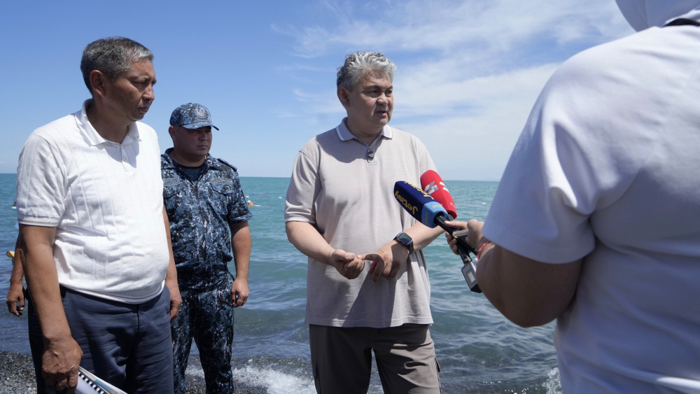 Ермек Көшербаев Алакөл көлінің жағалауындағы демалыс аймақтарын тексерді