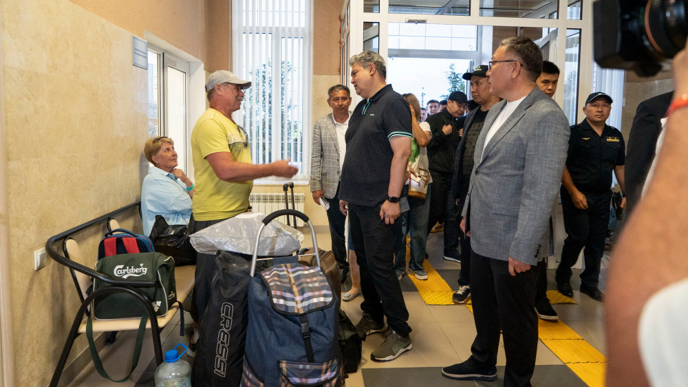 Ермек Көшербаев Алакөл көлінің жағалауындағы демалыс аймақтарын тексерді