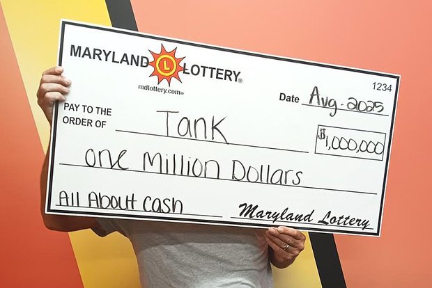 Жолы болған ер адам сатушының арқасында 539 000 000 теңге ұтып алды