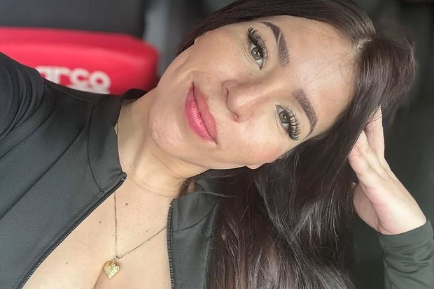 Белгісіз біреулер сұлулық патшайымын атып өлтіріп, сүйіктісі мен бір жасар қызын жаралады