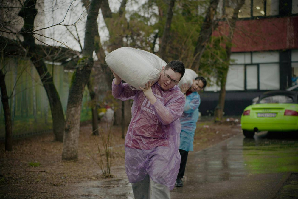Алматыдан Атырау облысына 30 тонна гуманитарлық көмек жіберілді