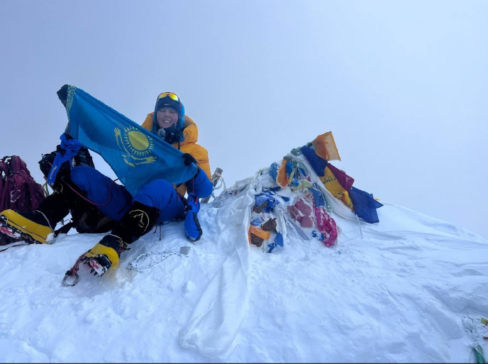 "Бұл жетістікпен тоқтап қалғым келмейді": Эвересті бағындырған альпинистер жоспарымен бөлісті