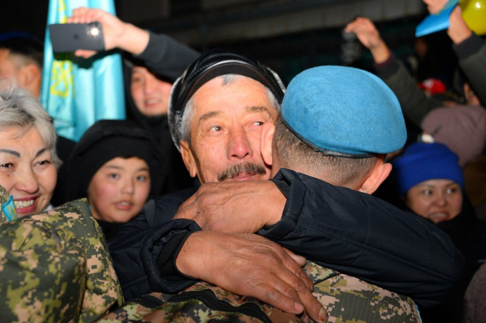 Астанада запасқа шығарылған әскери қызметшілерді салтанатпен қарсы алды