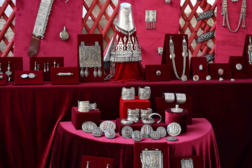 Мемлекет басшысы Орталық Азия елдерінің көрме павильонын аралады