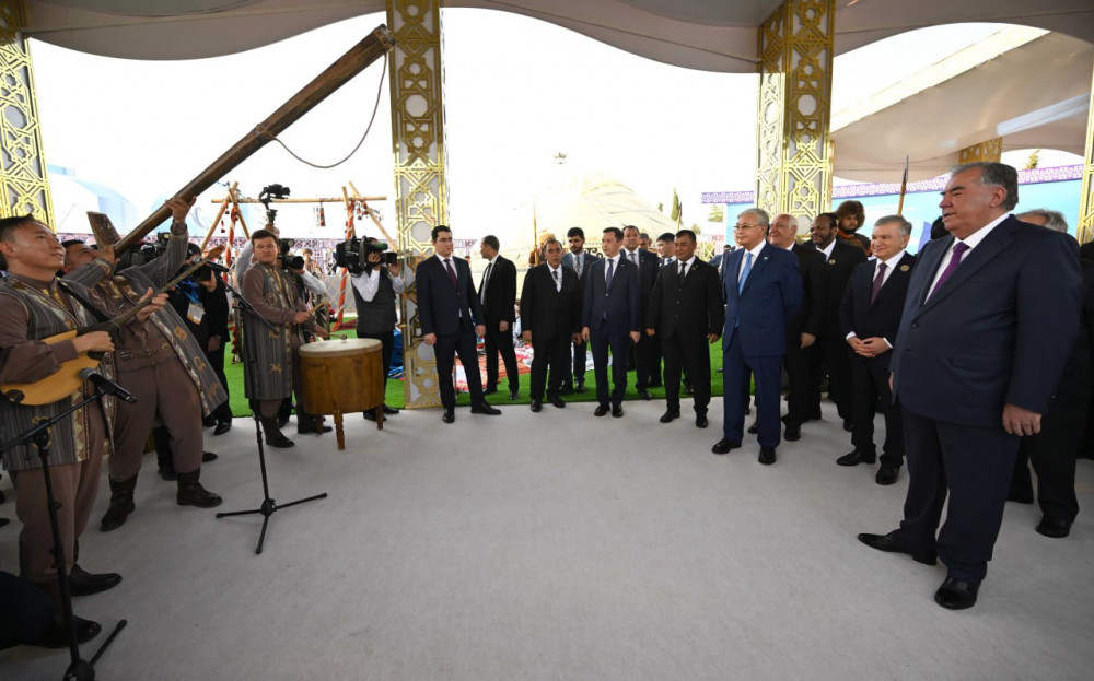 Мемлекет басшысы Орталық Азия елдерінің көрме павильонын аралады