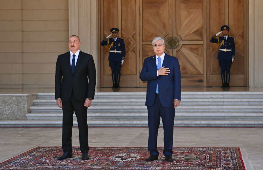 Президентті қарсы алу рәсімі Әзербайжан Президентінің «Загульба» резиденциясында өтті