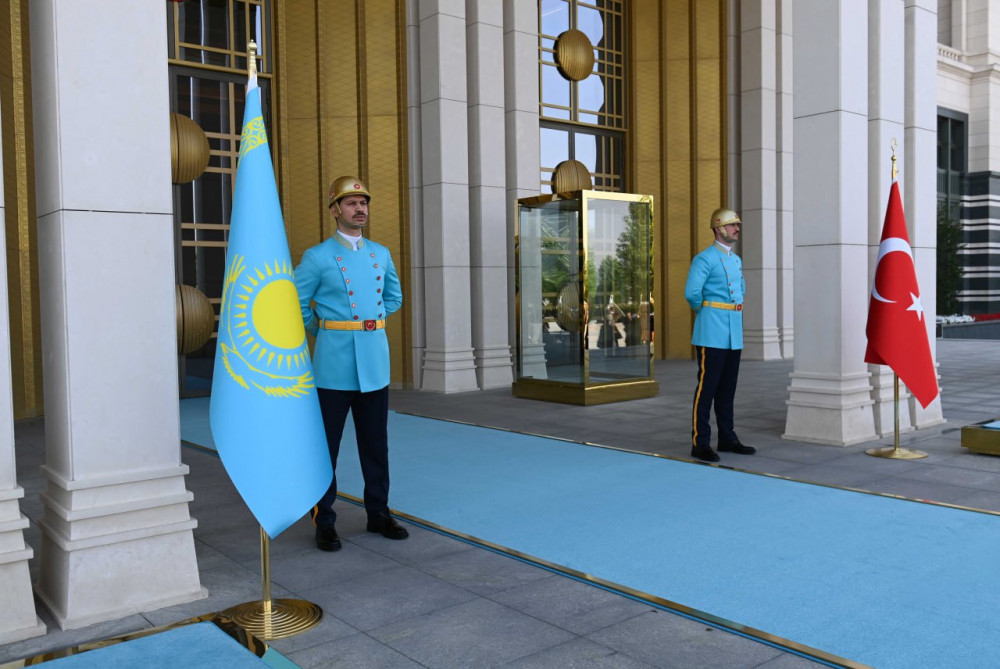 Қасым-Жомарт Тоқаевты Анкарадағы президент сарайында салтанатты қарсы алды