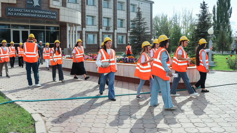 Павлодардағы форум: Жұмысшы мамандықтардың беделі артады