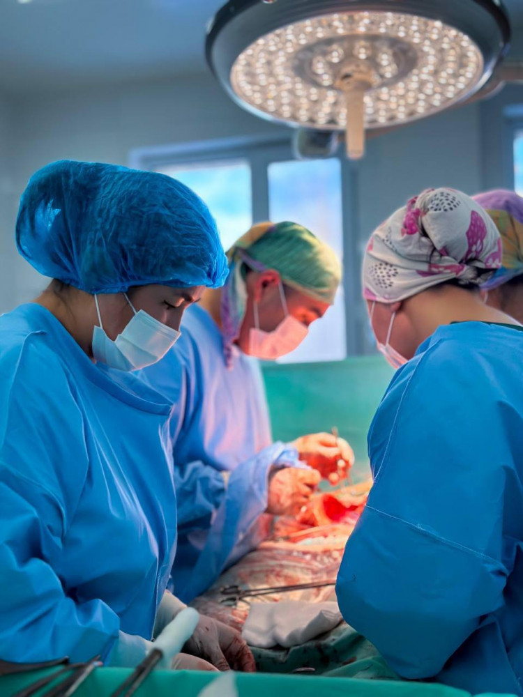 Дәрігерлер жүкті әйелге ота жасап, сәбиді аман алып қалды