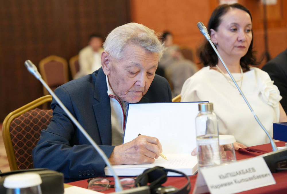 91 жастағы экс-министрдің Қазақстанның су шаруашылығы туралы кітабы шықты