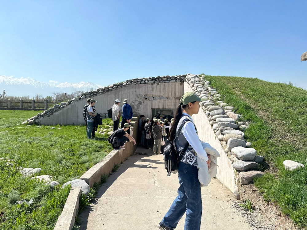 Фоторепортаж: Алматыда сақ қорғандарының аумағы тазартылды
