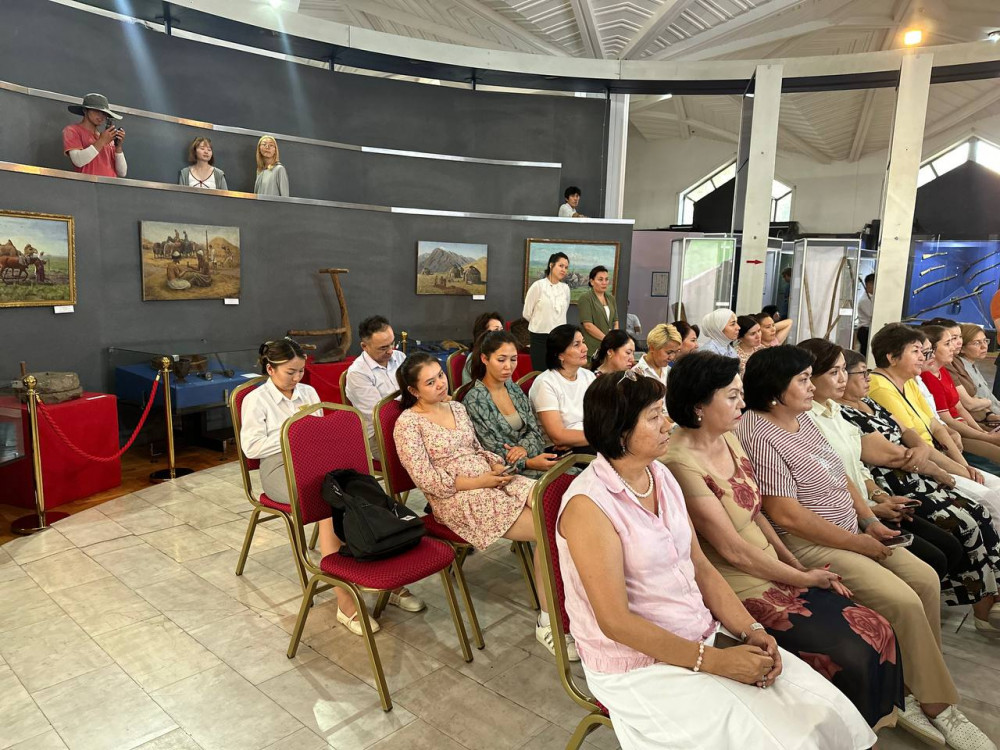Фоторепортаж: Алматыда өткен дәуірдің егіншілік құрал-саймандары көрсетілді
