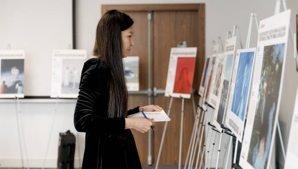 Жастар қоғамның өзекті мәселелерін фотоөнер арқылы көрсетті