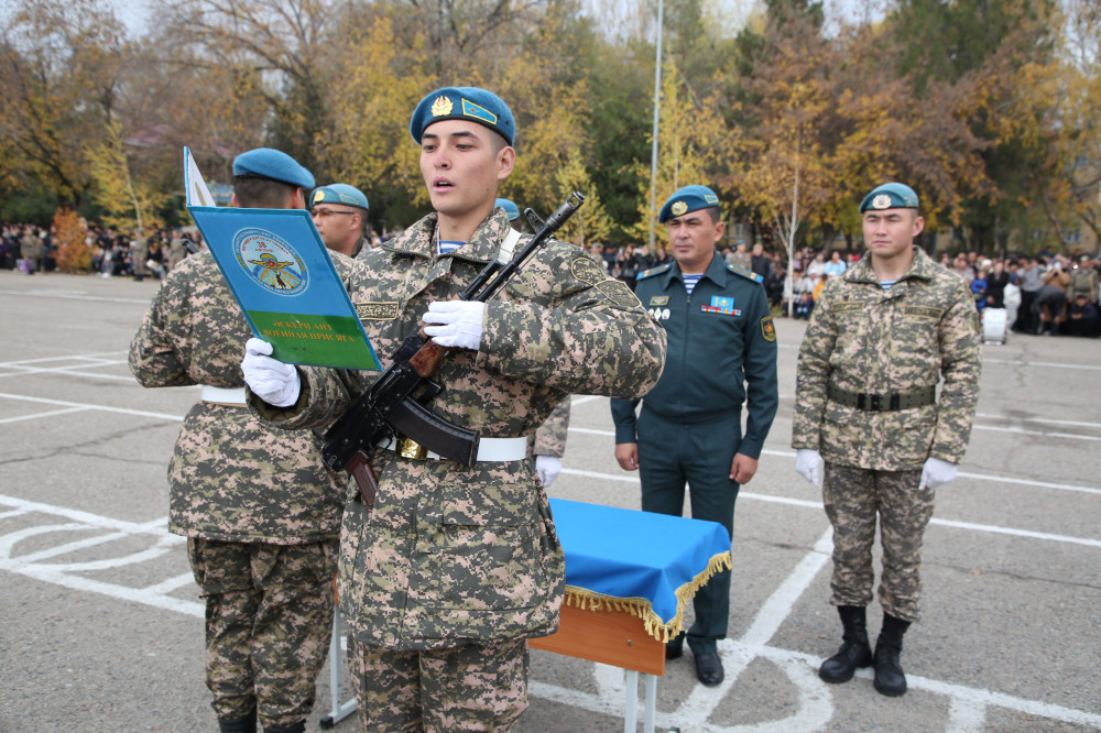 Десанттық-шабуылдау әскерлерінде жас сарбаздар ант берді