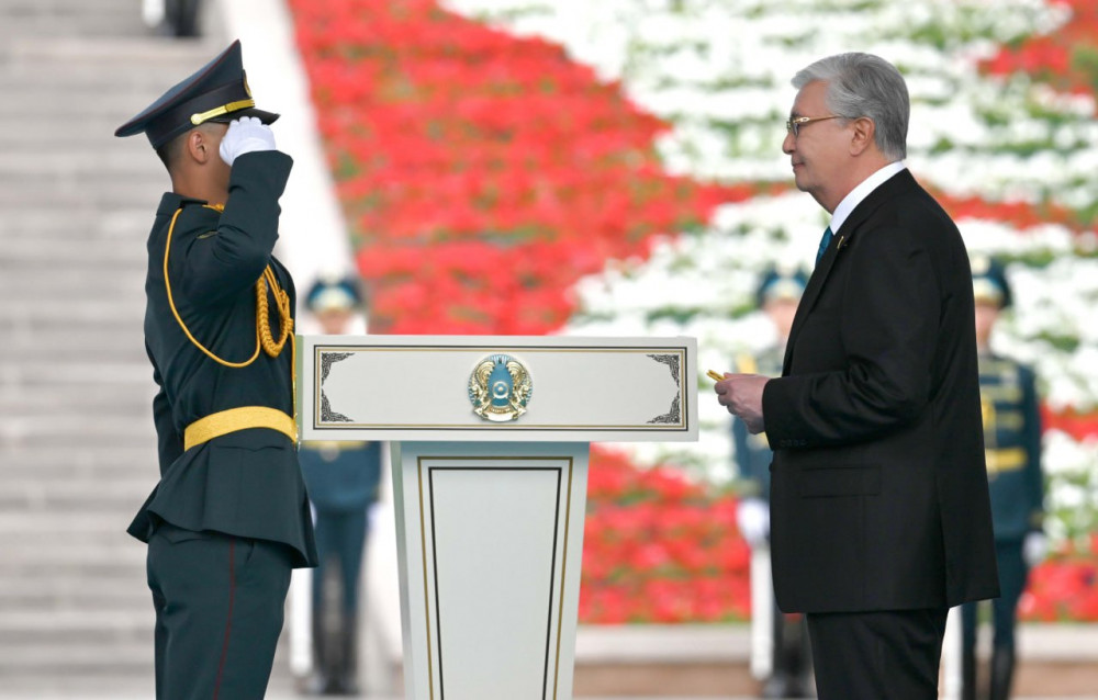 Әскери оқу орындарының 14 түлегі Президенттің қолынан офицерлік шен алды