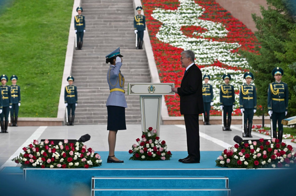 Әскери оқу орындарының 14 түлегі Президенттің қолынан офицерлік шен алды